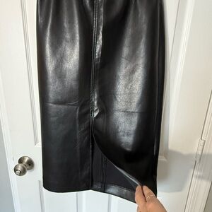Tahari Elegant Faux Leather Skirt w/front Slit, XS